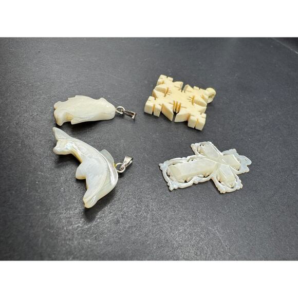 Vintage Lot of 4 Mother of Pearl Carved Cross Dolphin & Penguin Pendant - Picture 6 of 6